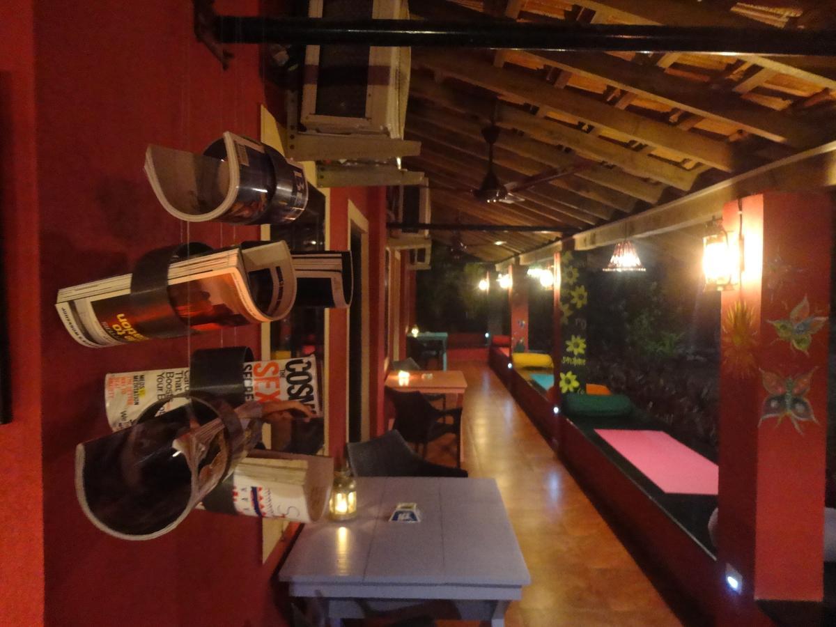 The Yuppi Hippi Female Hostel Анжуна Экстерьер фото