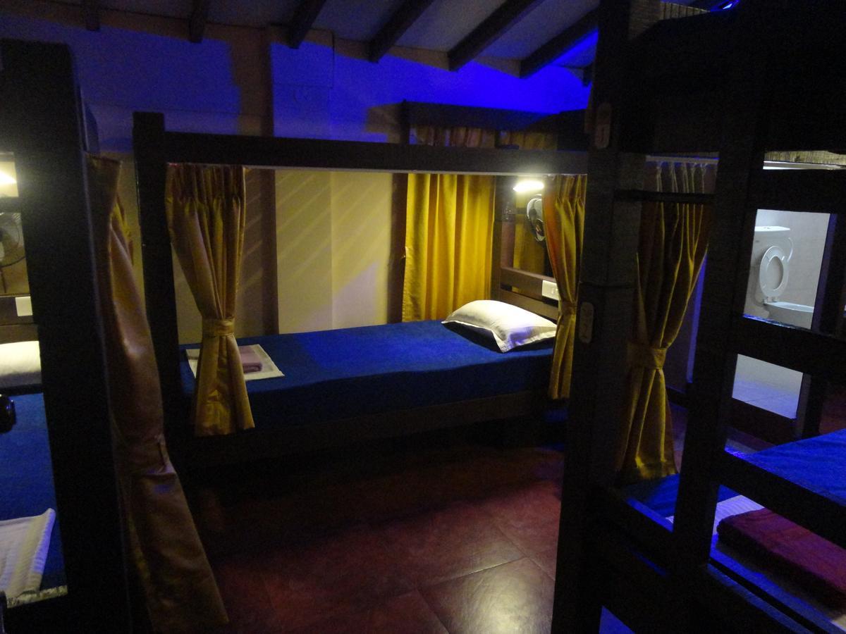 The Yuppi Hippi Female Hostel Анжуна Экстерьер фото