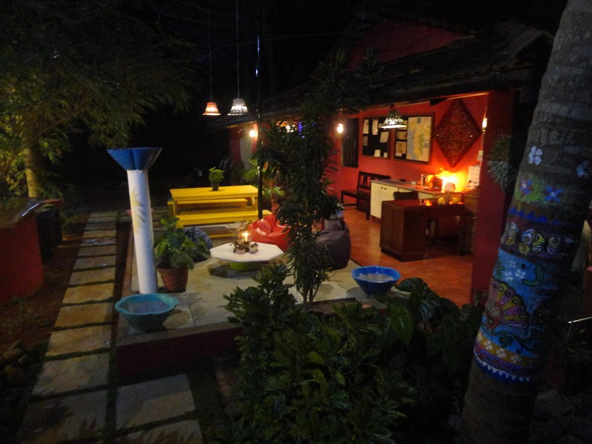 The Yuppi Hippi Female Hostel Анжуна Экстерьер фото