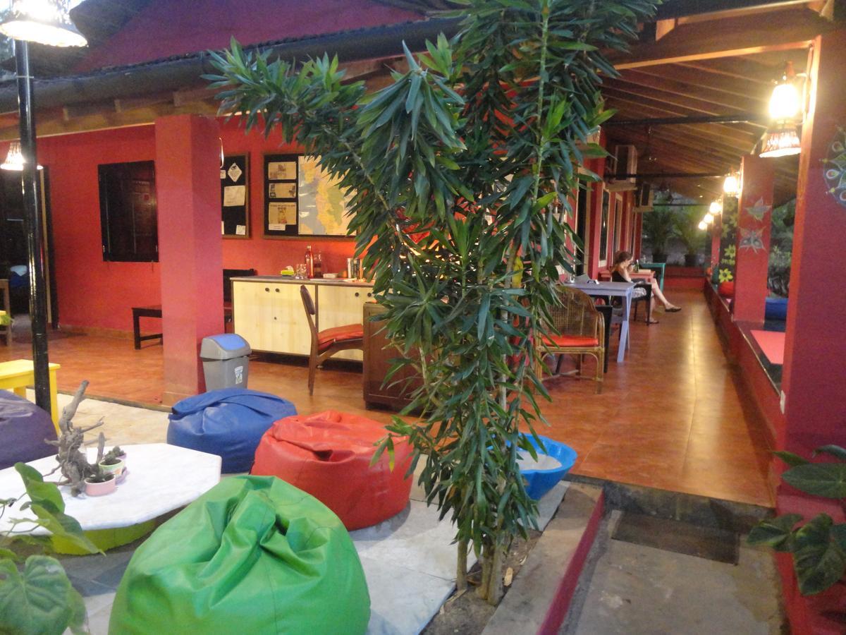 The Yuppi Hippi Female Hostel Анжуна Экстерьер фото