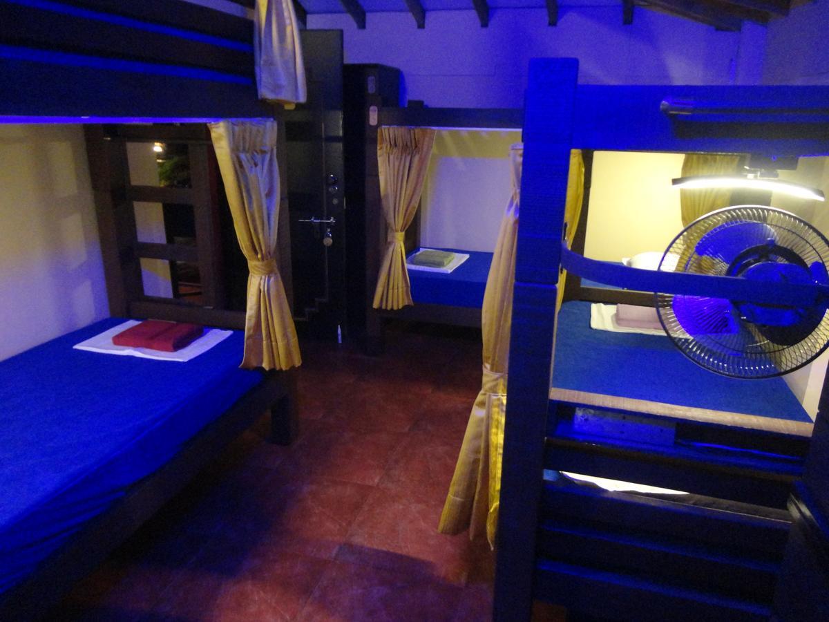 The Yuppi Hippi Female Hostel Анжуна Экстерьер фото